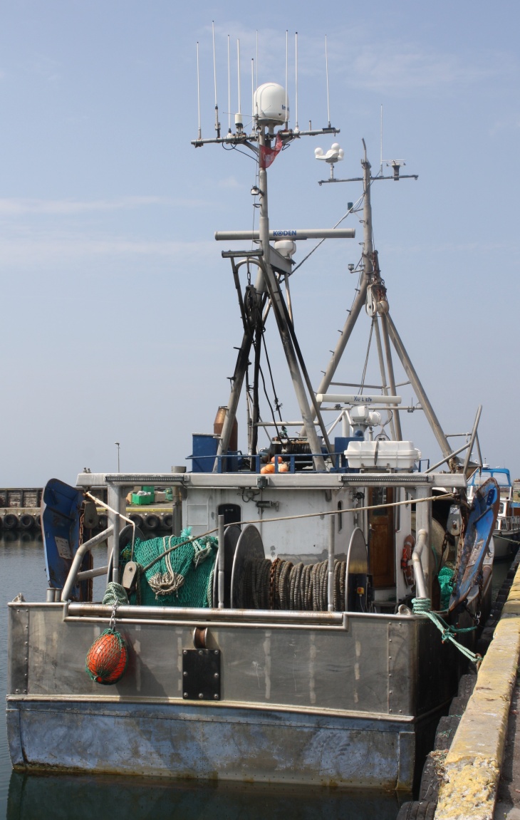 Foto of fishing boat from behind